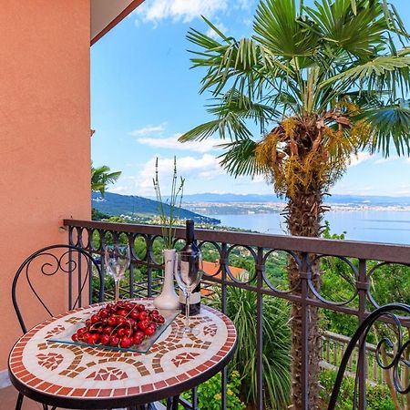 Apartments Jasminka Ловран Екстериор снимка