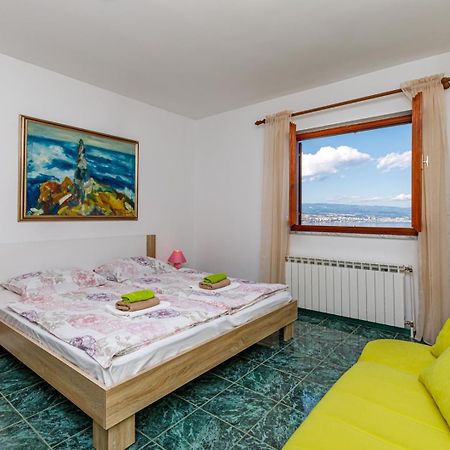 Apartments Jasminka Ловран Стая снимка
