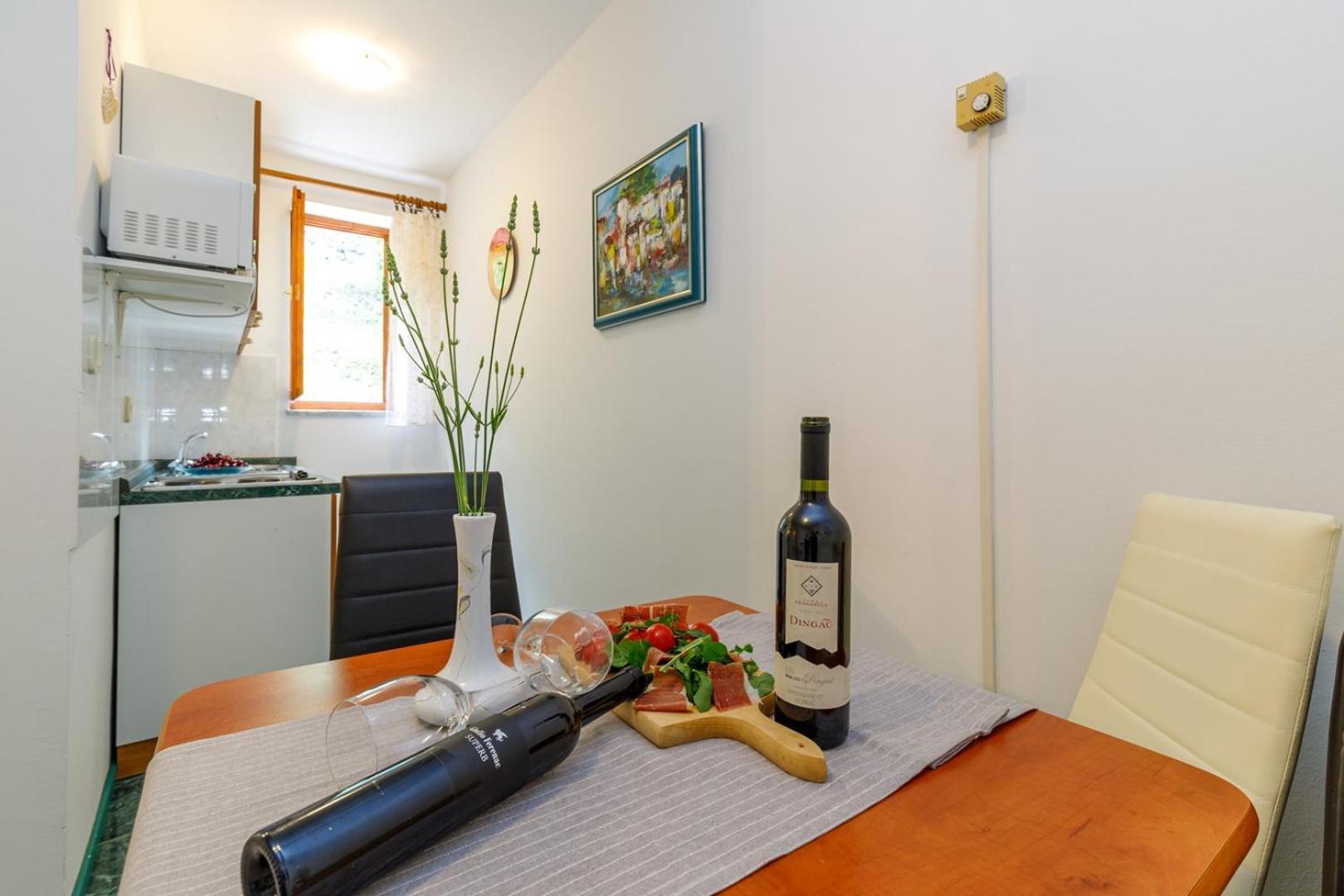 Apartments Jasminka Ловран Стая снимка