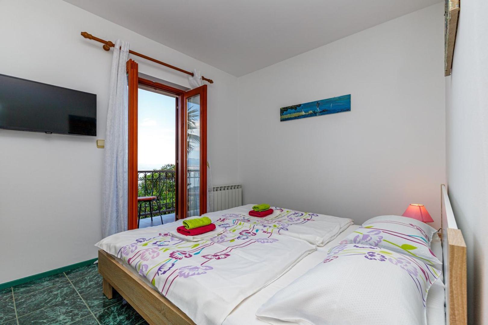 Apartments Jasminka Ловран Стая снимка