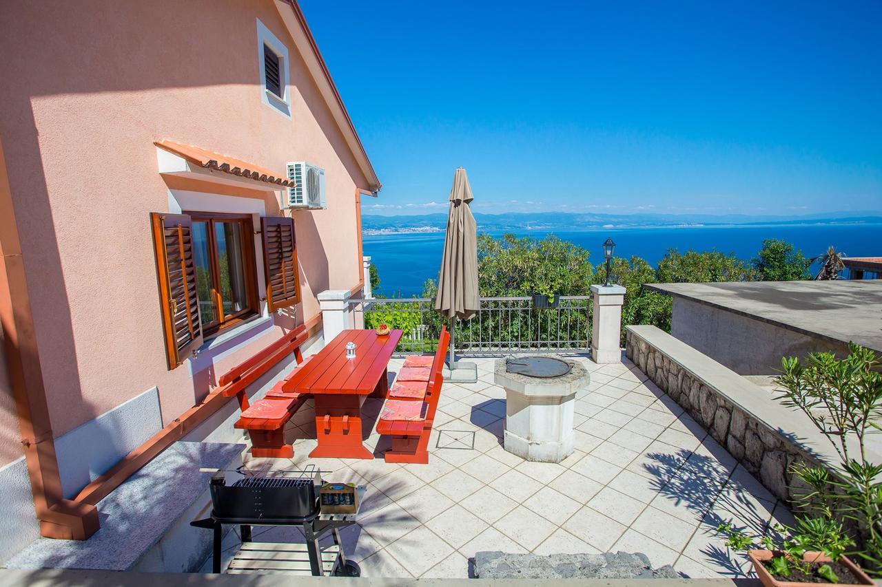 Apartments Jasminka Ловран Екстериор снимка